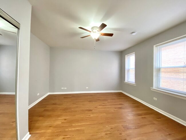 Sample 3 Studio Coming Available - November - 4241 Kenmore Apartments