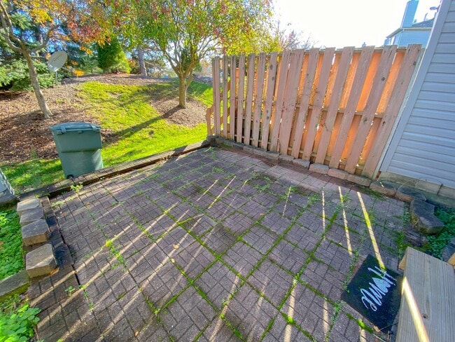 Building Photo - Beautiful Bethel Commons Condo For Rent In Dublin Schools