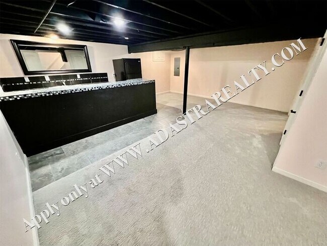 Building Photo - Beautiful 4 Bed 3.5 Bath Home in Fairway-Available NOW!!