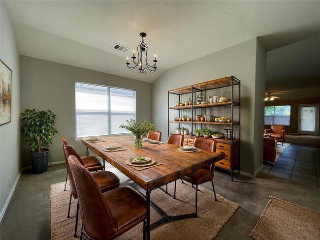 Building Photo - 208 Spruce Dr