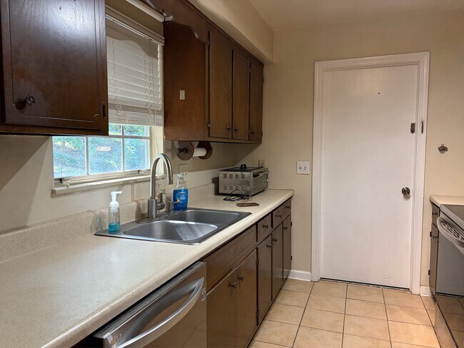 Building Photo - 1301 Bonnie Dr