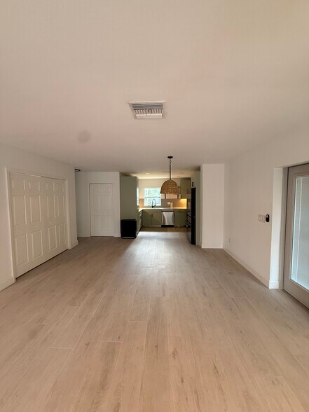 Building Photo - 4724 W Tambay Ave