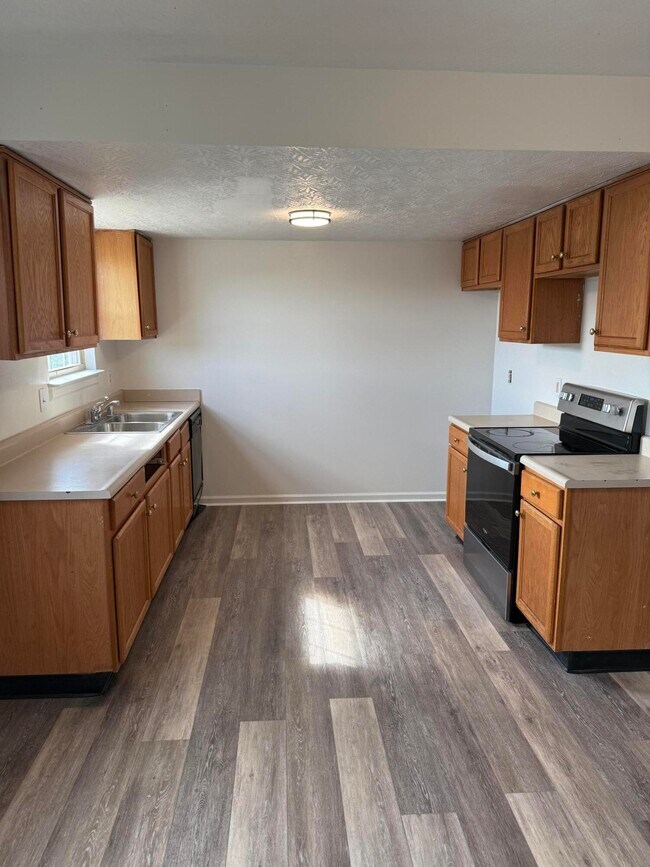Building Photo - 821 Ridgewood Dr