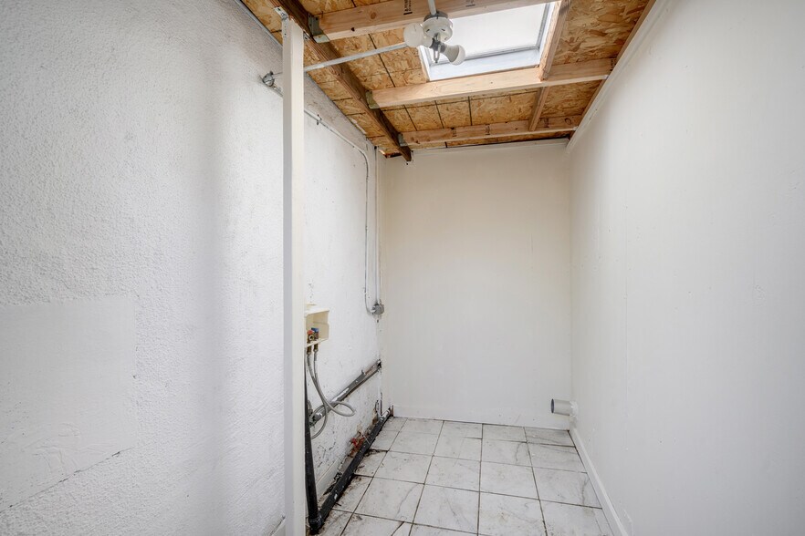 Building Photo - 325 Lafayette St