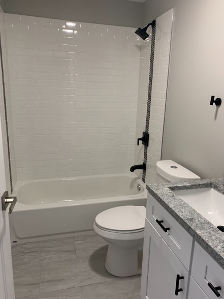 Building Photo - 2945 W Peterson Ave