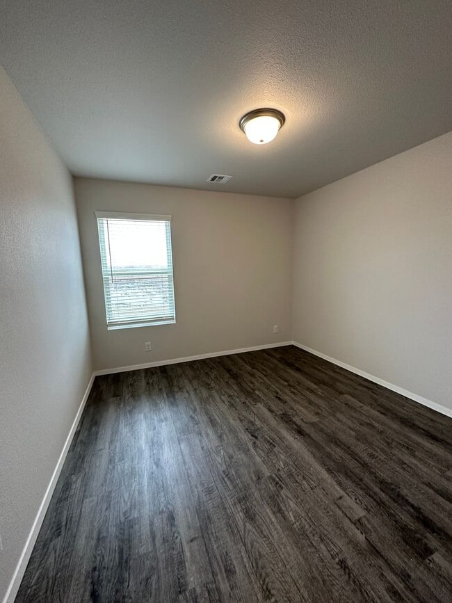 Building Photo - *Pre-leasing* Three Bedroom | Two Bath Hom...