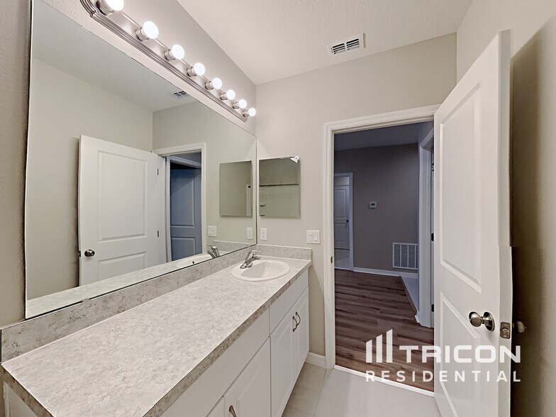 Building Photo - 3948 Fescue St