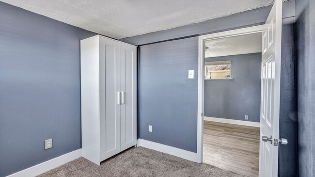 Building Photo - 912 S Armstrong Ave