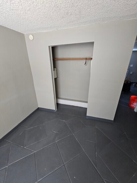 Building Photo - 320 E Ajo Way