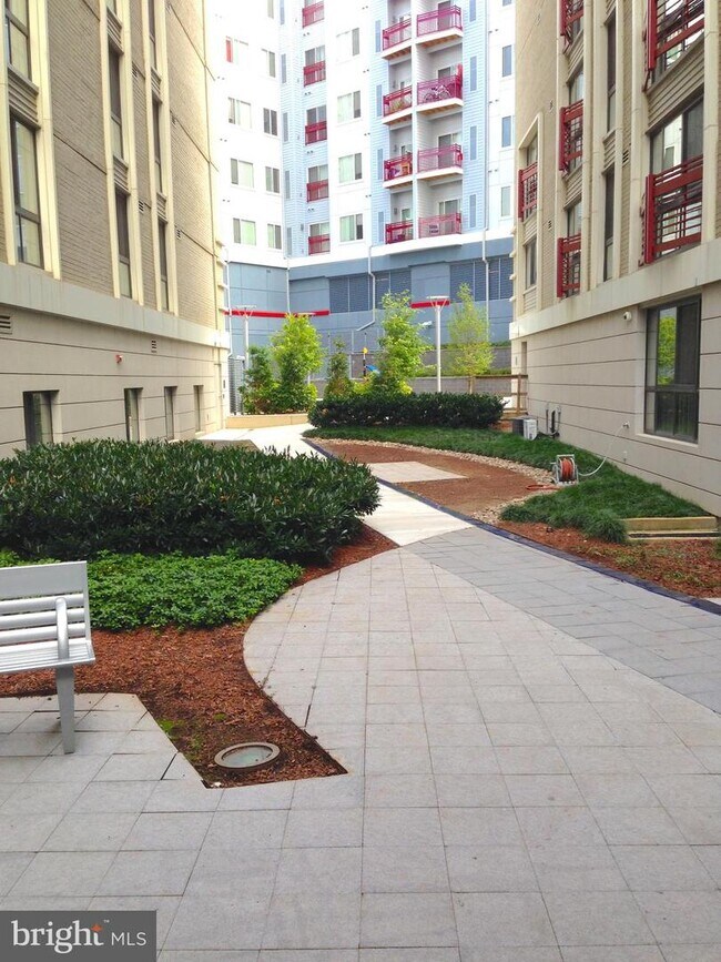 Building Photo - 7915 Eastern Ave NW