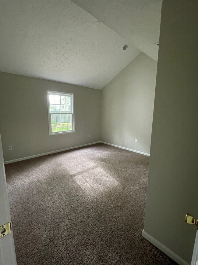 Building Photo - 10755 Ruckle St