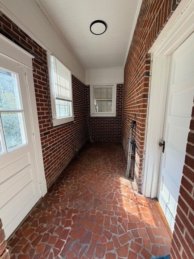 Building Photo - 727 Truett Ave