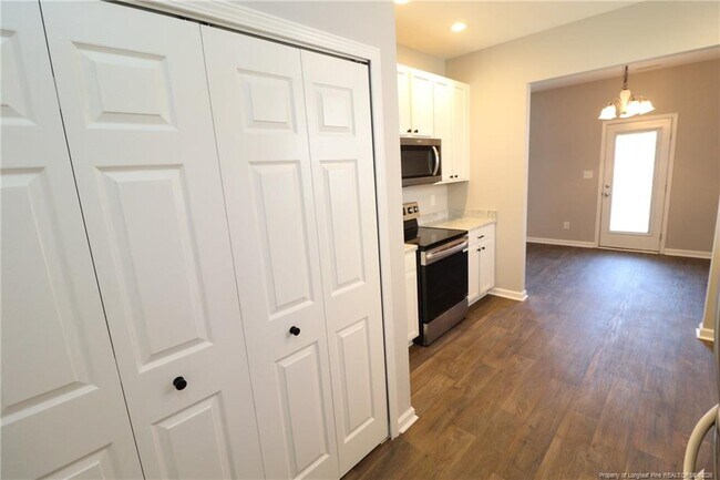 Building Photo - 5112 Mabe Dr