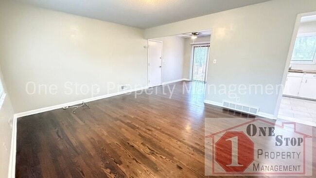 Building Photo - Charming 3-bedroom, 1.5-bathroom home in Kansas City