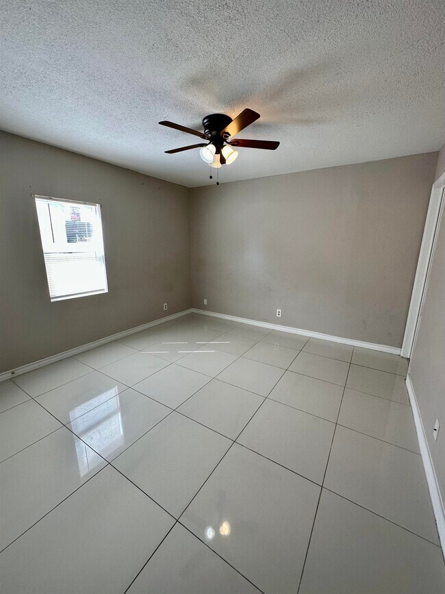 Building Photo - 4610 Retama Dr