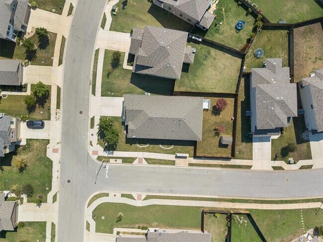 Building Photo - 519 Pinnacle Dr