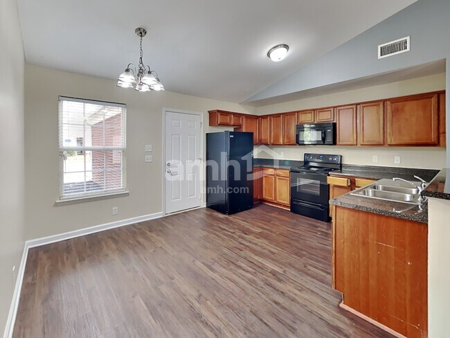 Building Photo - 2106 Bimelech Ln