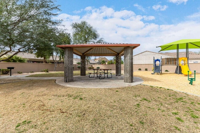 Building Photo - 18545 W Paseo Way