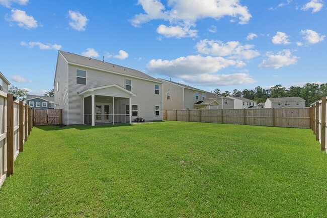 Building Photo - Charming Home