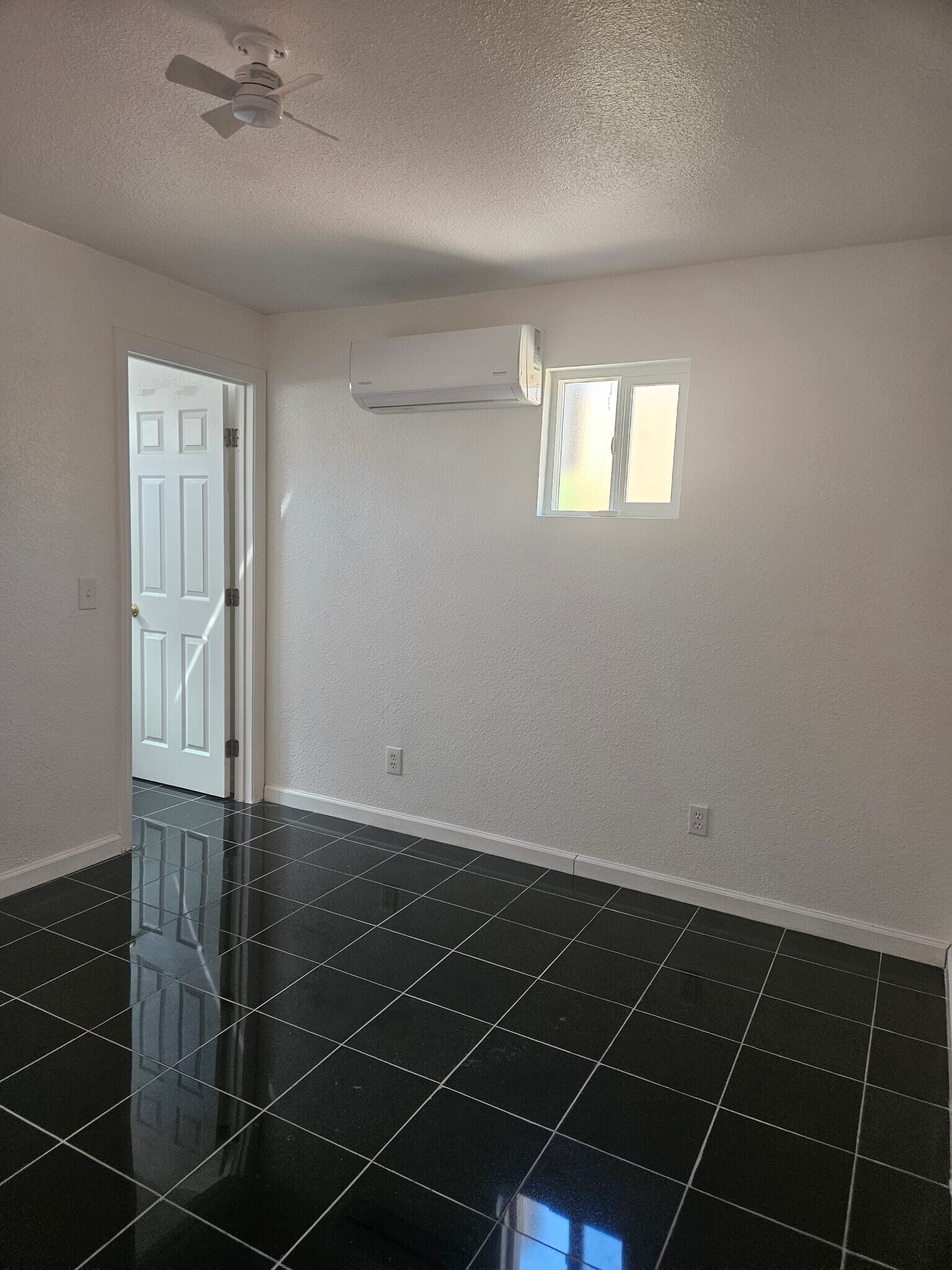 Building Photo - 3911 Placita Ave