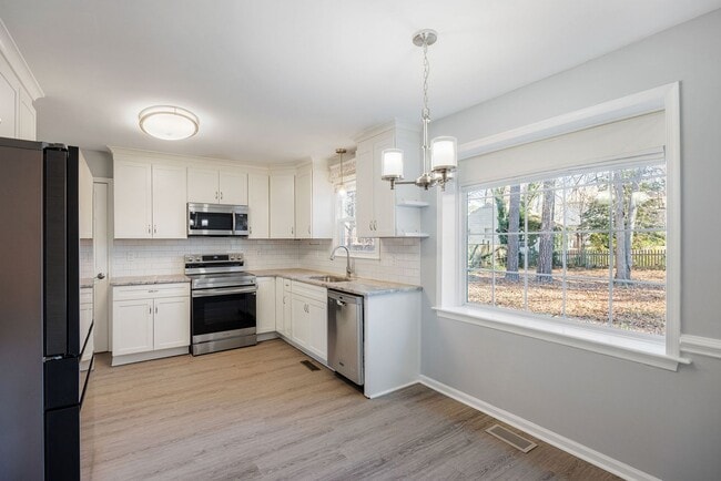 Building Photo - 4 Bedroom Home in Chesterfield County!!!! ***Available Early December***