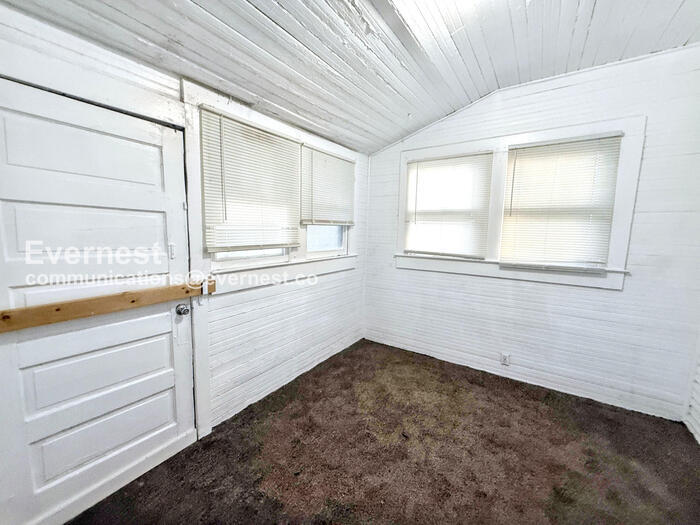 Building Photo - 921 53rd St N