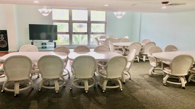 Building Photo - 531 N Ocean Blvd