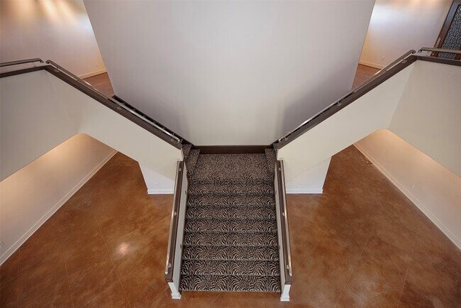 Building Photo - 2293 E Bayshore Dr