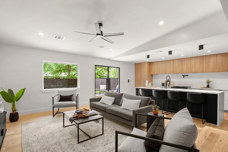 Building Photo - 5406 Emerald Forest Dr