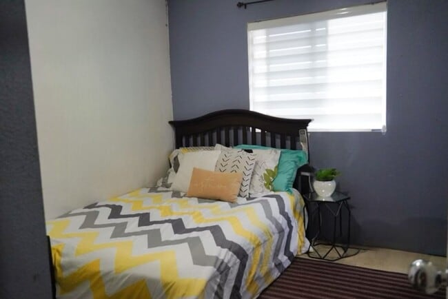 Building Photo - 4 Bedroom, 3 bath house in Ewa Beach