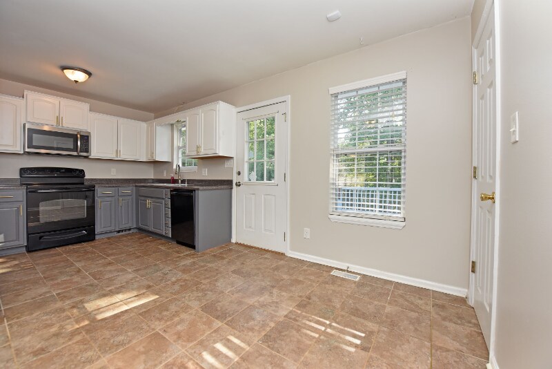 Building Photo - 54 Poplar Rd