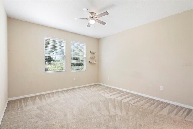 Building Photo - 215 Lakeshore Dr