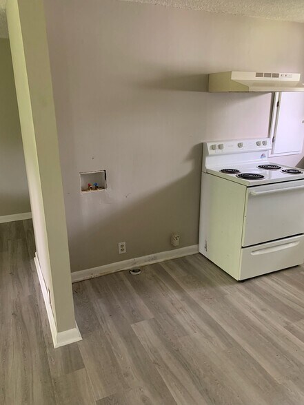 Washer/Dryer hookup - 537 Norwood Dr