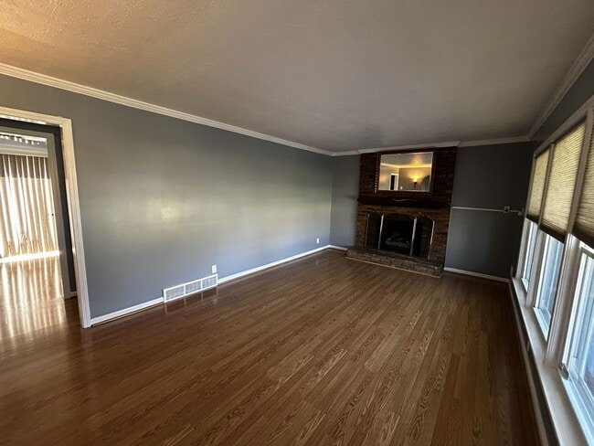 Building Photo - 3Br brick house with garage and finished b...