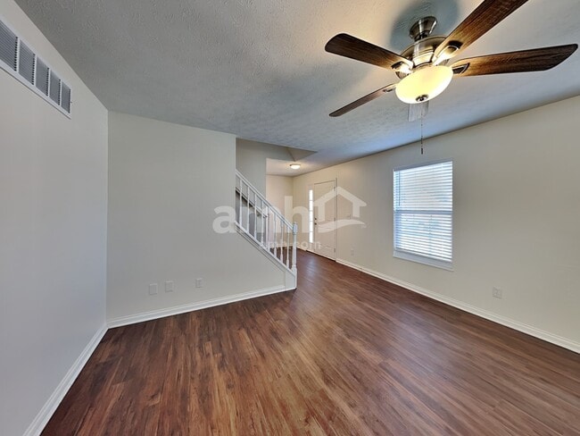 Building Photo - 2159 Glenview Dr