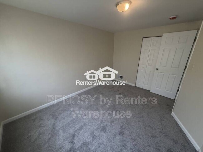 Building Photo - 2067 Larkhall Rd