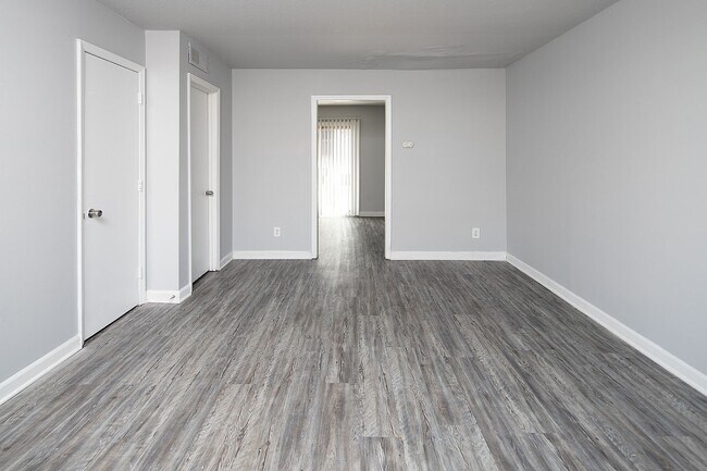 Building Photo - Spacious, affordable two bedroom townhouse in a great location in Charlotte!