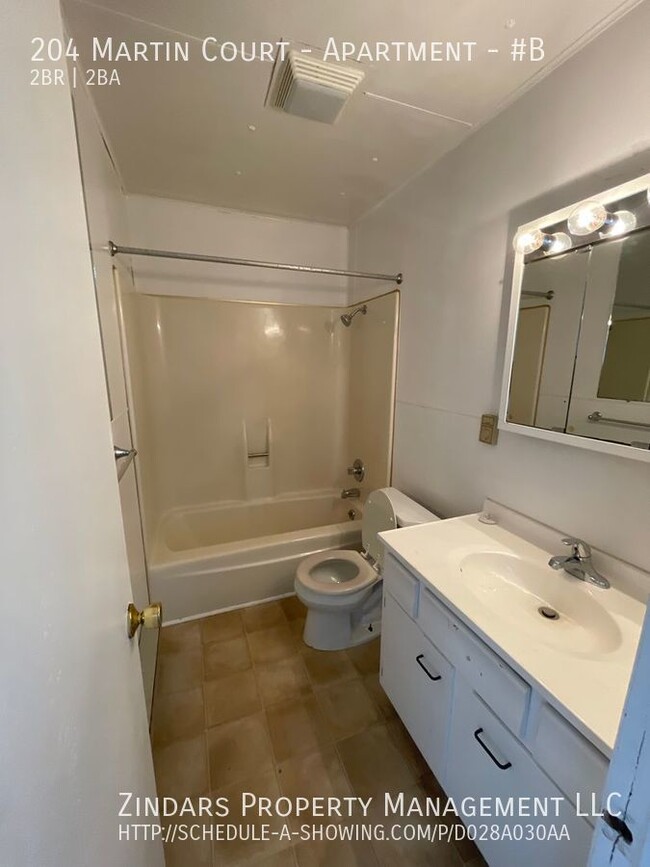 Building Photo - 2 bedroom 1.5 bathroom apartment in Catlin...