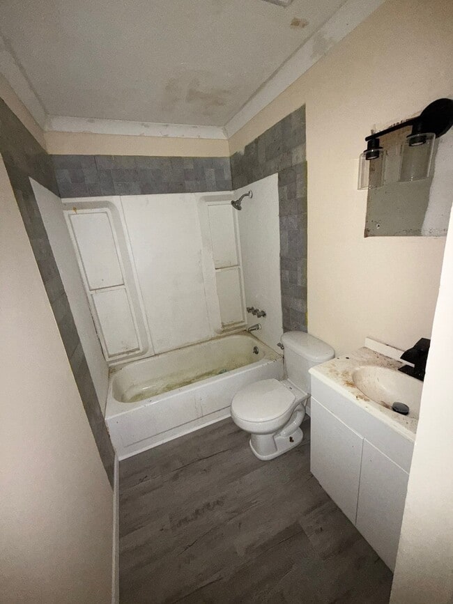 Building Photo - 6239 Wesley St