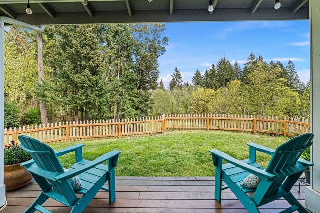 Building Photo - Custom Craftsman Estate on 1.5+ Sun-drenched Acres