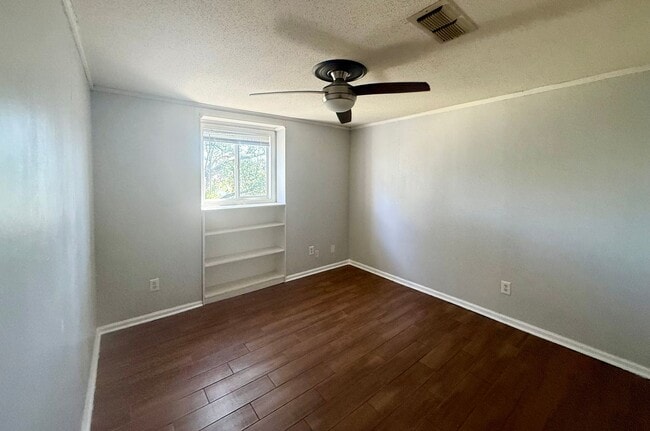 Building Photo - 2213 Spence Cir