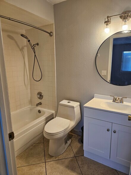 Building Photo - 2867 Bamboo Ct