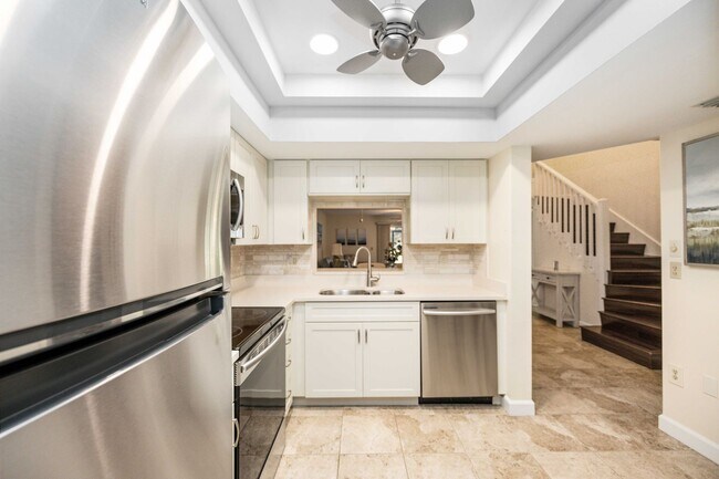 Building Photo - Seasonal or Annual 2 Bedroom, 2.5 Bathroom...