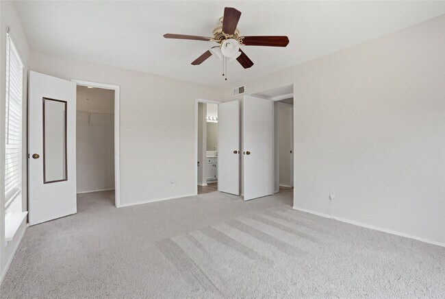 Building Photo - 2025 Augusta Dr