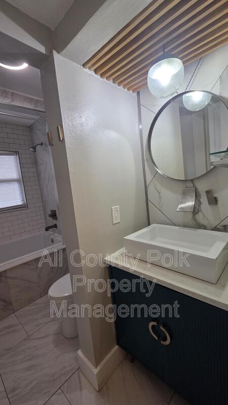 Building Photo - 1621 Huntington St