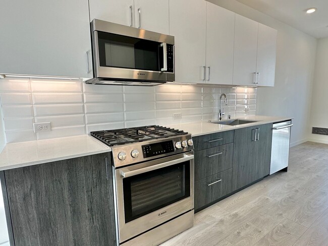 Building Photo - Modern home w/rooftop deck in desired Cher...
