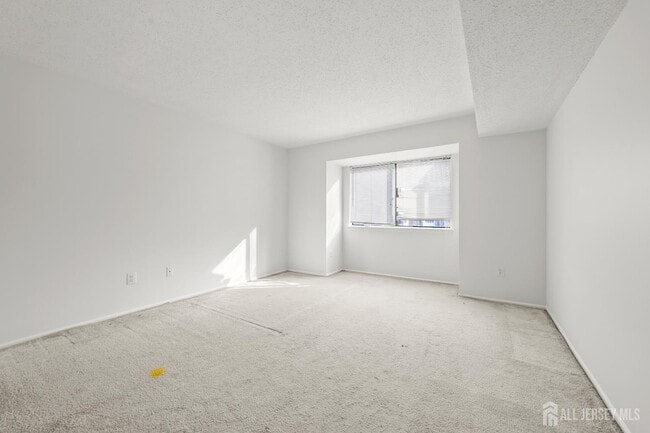 Building Photo - 823 Edison Glen Terrace