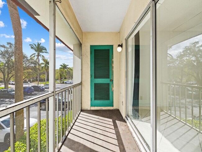 Building Photo - 1 Jacaranda Country Club Dr