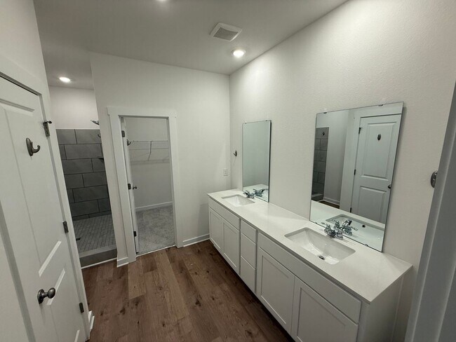 Building Photo - Free Wi-Fi for the first year! 4 Bed/2 Bat...