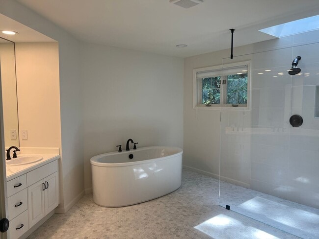 Building Photo - 4bd/2.5ba Redmond Home